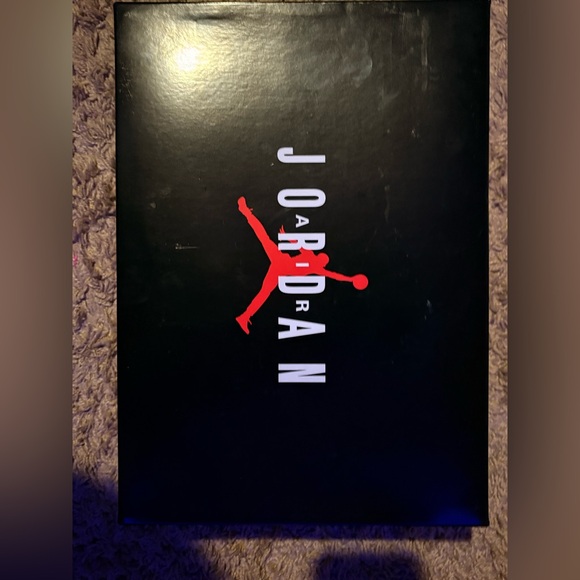 2024 UNRELEASED JORDAN 11s LEGEND BLUE | SIZE 7Y | NWT - Picture 6 of 7